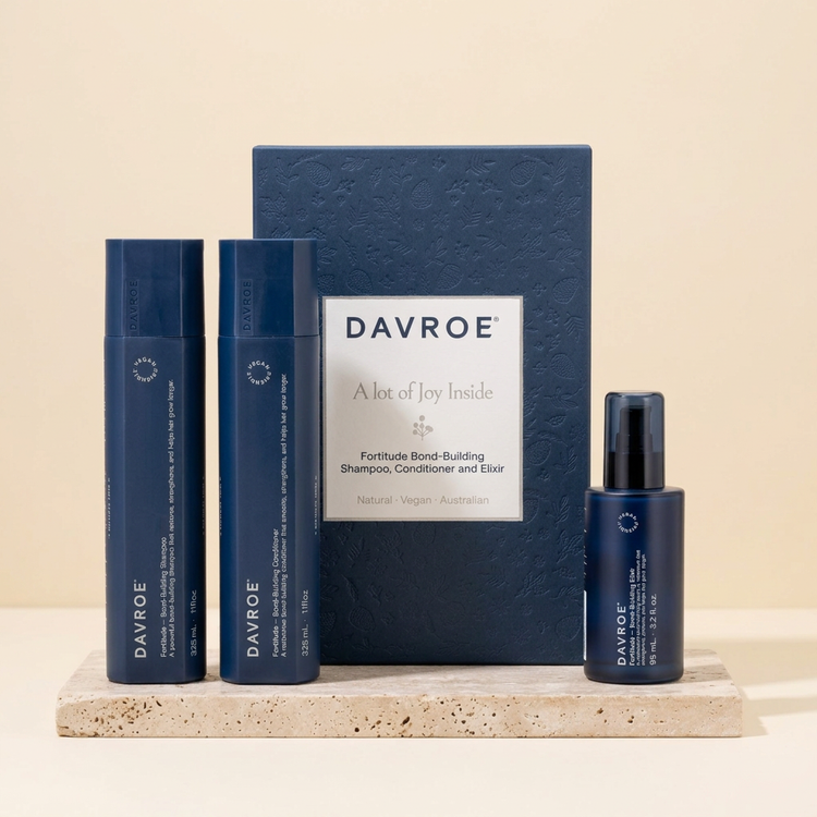 Coffret de Noël Davroe Fortitude Bond-Building avec ses 3 soins
